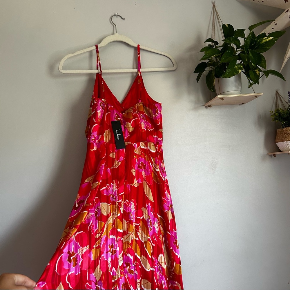 NWT LULUS ALL ABOUT LOVE RED FLORAL PRINT MIDI DRESS SIZE MEDIUM VIBRANT RED - Picture 12 of 15